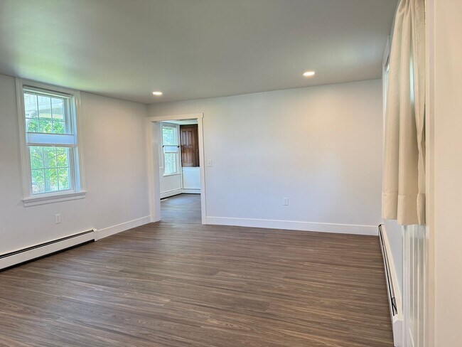 Building Photo - 147 Manheim St