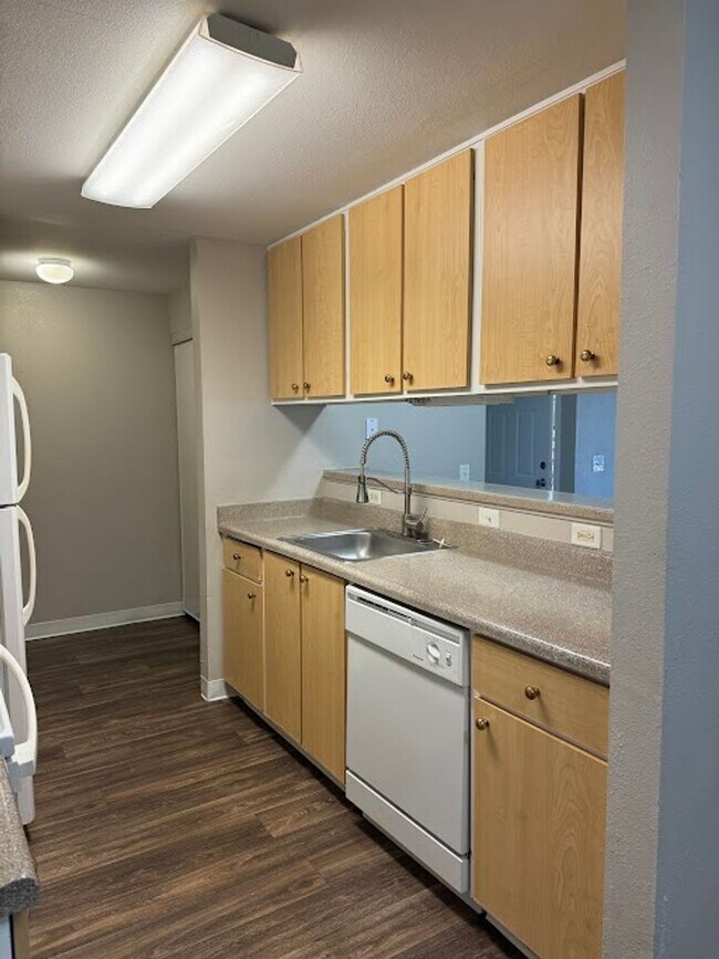 Building Photo - The ideal space to balance life, work and play.