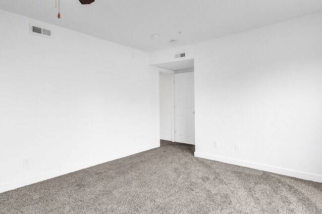 Building Photo - Currently getting renovated three-bedroom ...