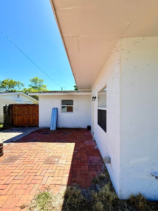 Building Photo - 1455 NE Silver Maple Way