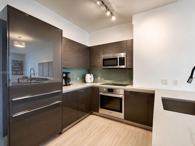 Building Photo - 1080 Brickell Ave