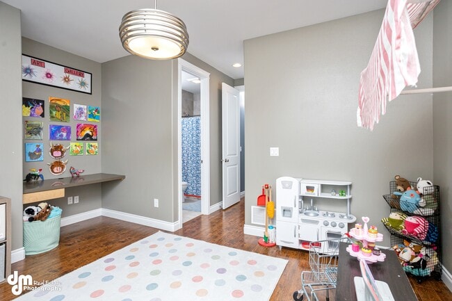 Building Photo - 5044 E Loft Cir