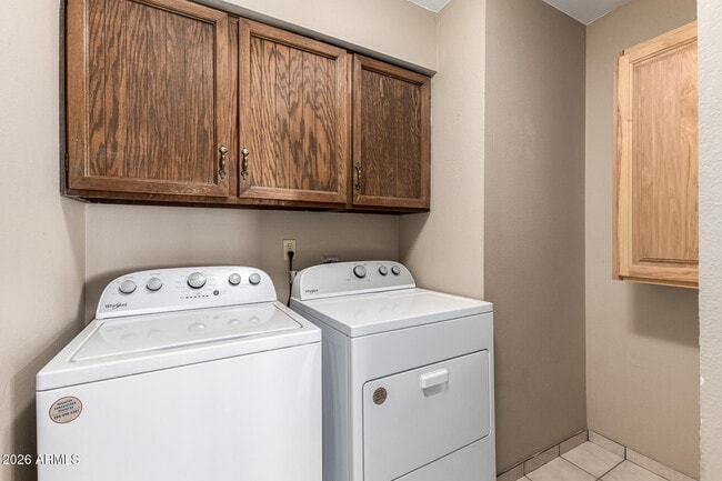 Building Photo - 5227 W Poinsettia Dr