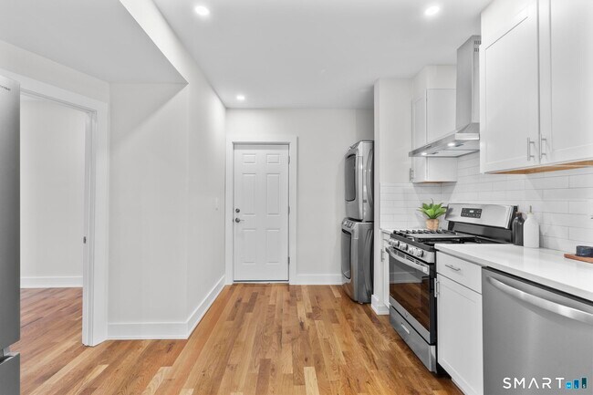 Building Photo - 54 Plaza Ave