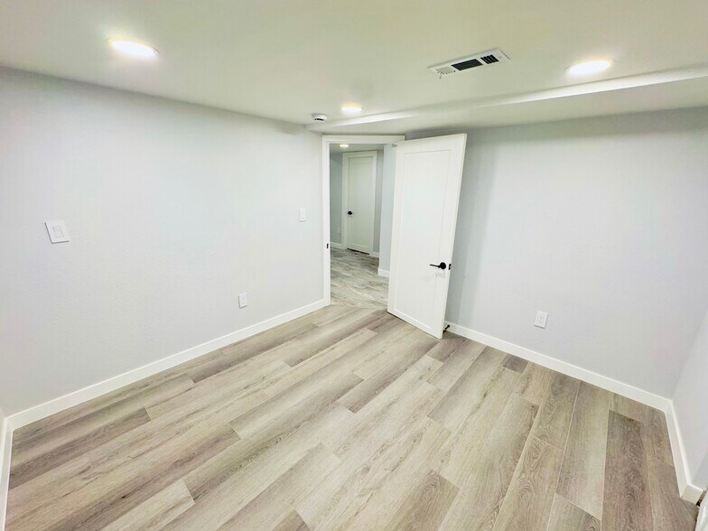 Building Photo - 1107 N Downing St