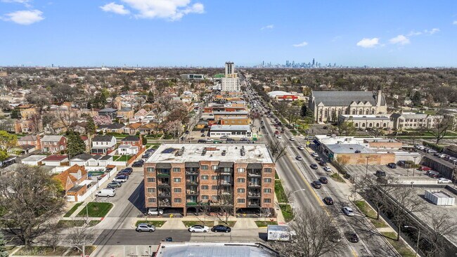 Building Photo - 1601 N 76th Ct