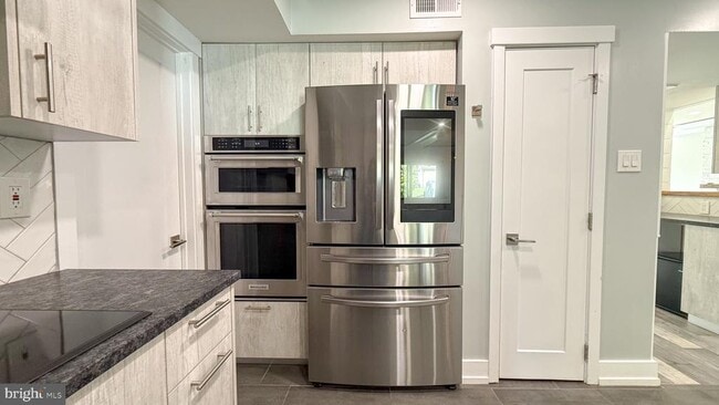 Building Photo - 10 Cedarbrook Dr