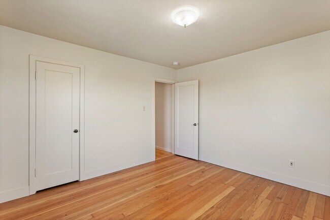 Building Photo - 12811283