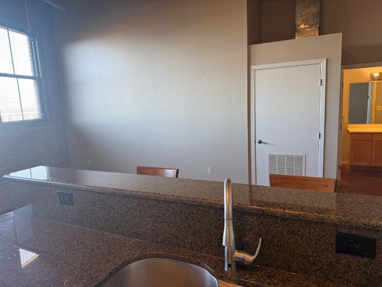 Building Photo - 200 Main St