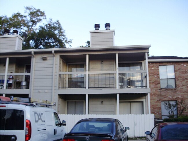 Building Photo - 17331 Red Oak Dr