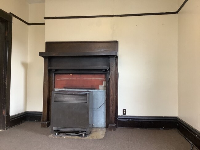Building Photo - 503-503 McLane Ave