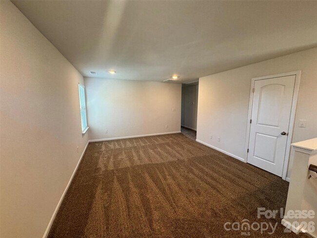 Building Photo - 1007 Maylen Trce