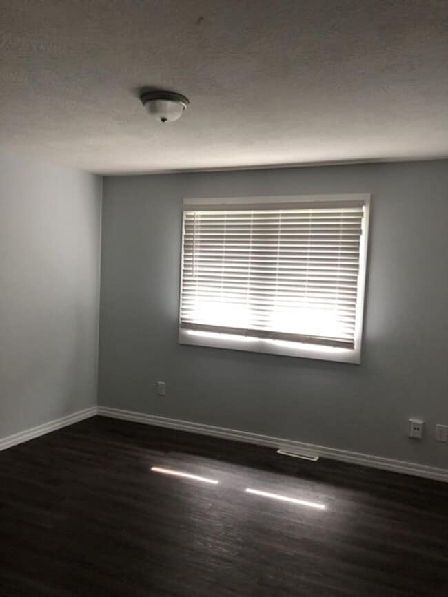 Building Photo - 4 Bed 1 Bath home for rent