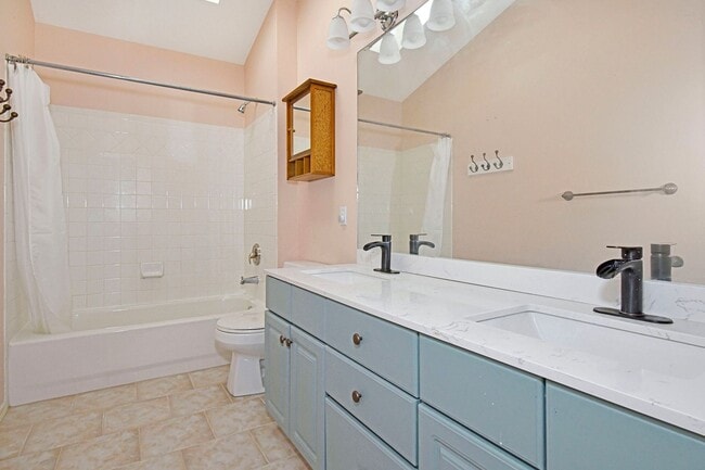 Building Photo - 4-bedroom Gem Near Ft. Carson!