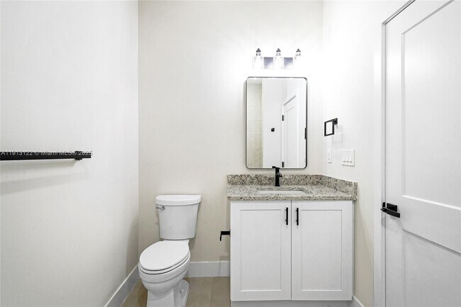 Building Photo - 4307 E 8th Ct