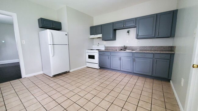 Building Photo - Beautifully updated and Spacious!  2 Bed H...