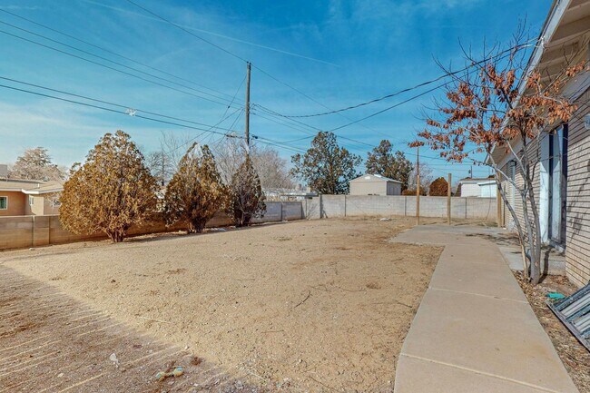 Building Photo - NE Mid-Century Modern 3 Badroom 1.5 Bath with garage