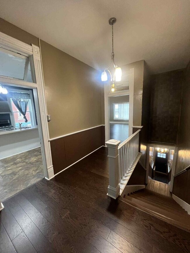 Building Photo - Spacious Loft Living in the Heart of Galen...