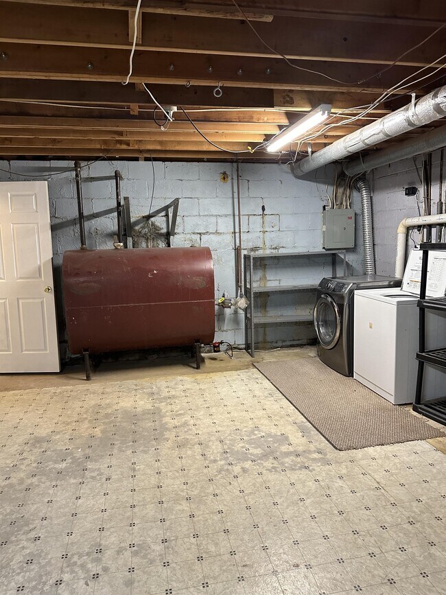 Building Photo - 18 Cedar Creek Ct