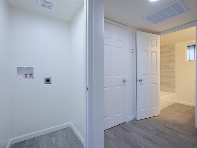 Building Photo - Beautifully Updated 1 Bedroom Home – Ready...