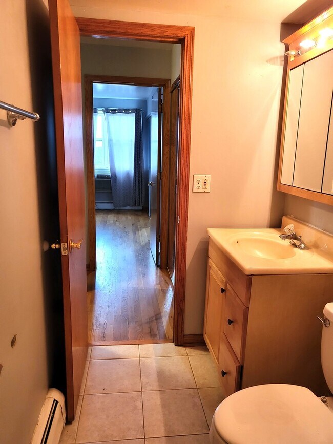 Building Photo - 4600 N Cumberland Ave