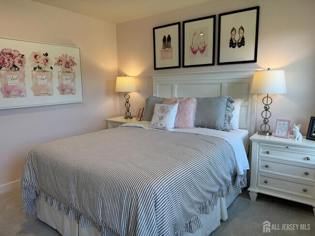 Building Photo - 2 Drake Ct