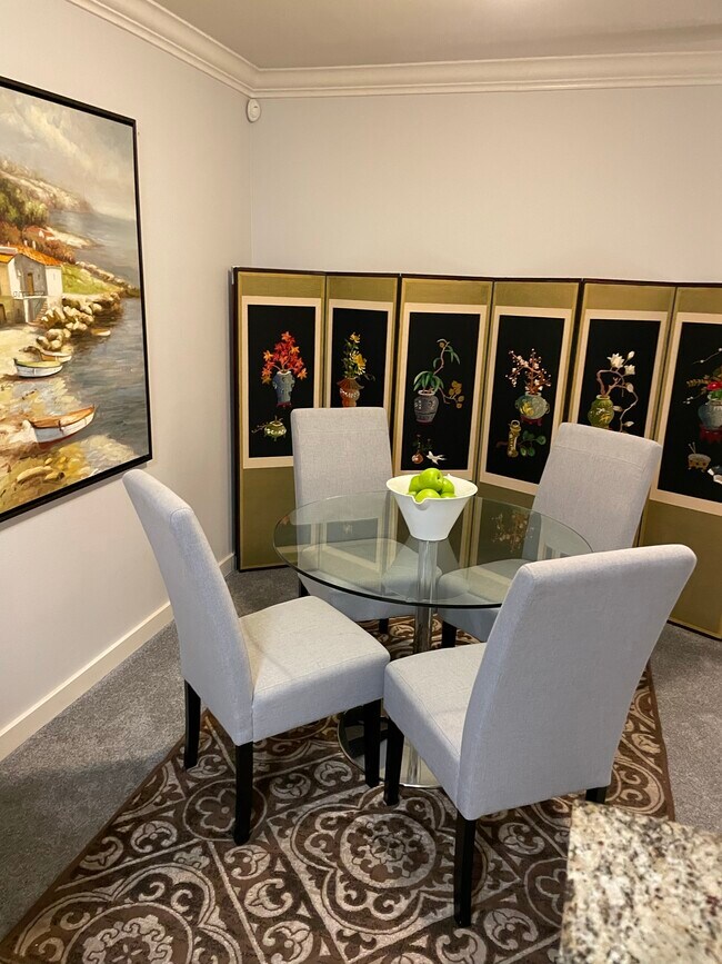 Dining - 12303 Harbour Pointe Blvd