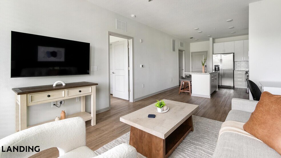 Building Photo - 7311 Baymeadows Way