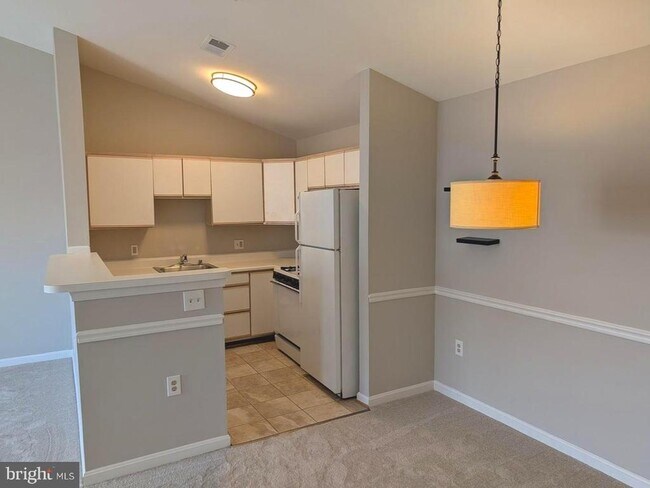 Building Photo - 673 Constellation Square SE