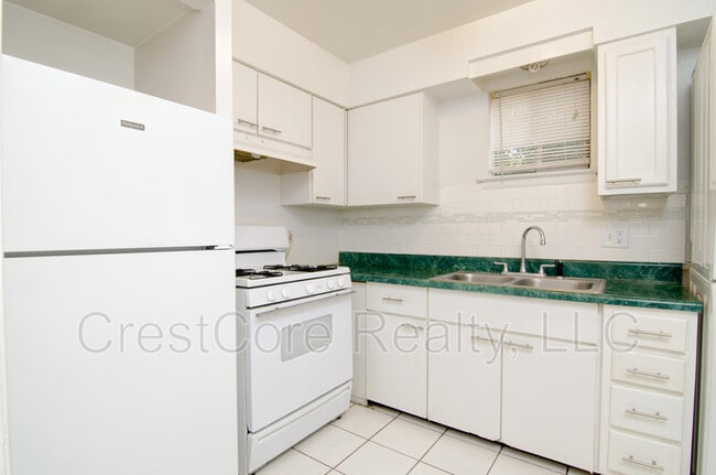 Building Photo - 21 Diana St