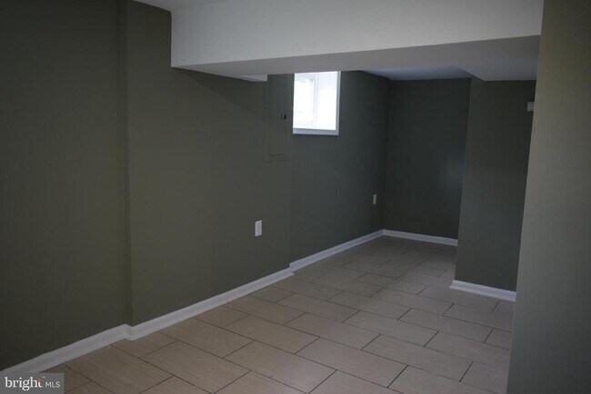 Building Photo - 12323 Dewey Rd