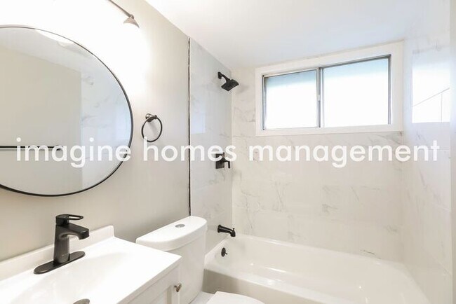 Building Photo - Freshly Renovated 3 Bedroom 1.5 Bath Home ...