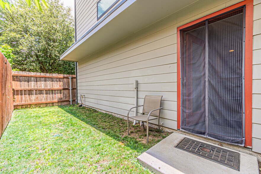 Building Photo - 5706 Lindell Ave