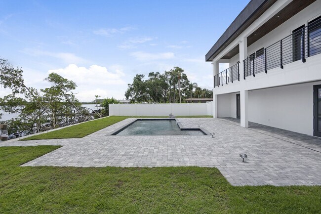 Building Photo - 5/3 Luxury Custom Home plus Boat dock, Pool and Stunning Views!!