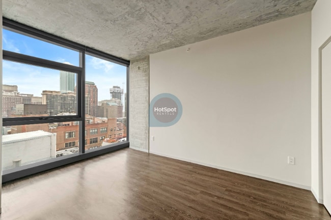 Building Photo - 725 S Clark St