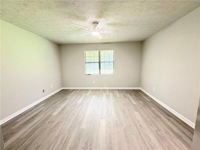 Building Photo - 160 Chesapeake Dr