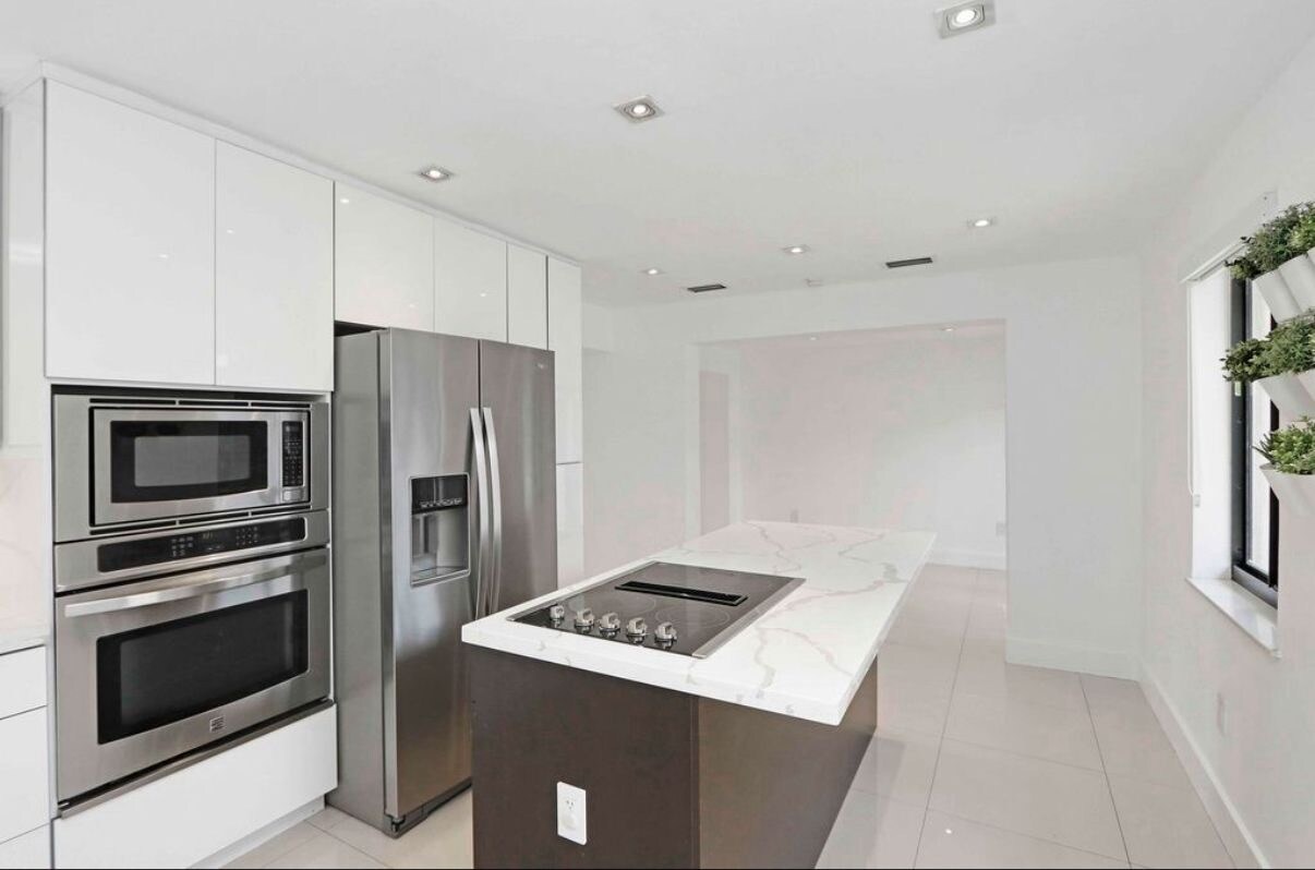 Building Photo - 16930 NW 54th Ave