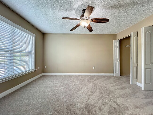 Building Photo - 2065 Dixie Belle Dr