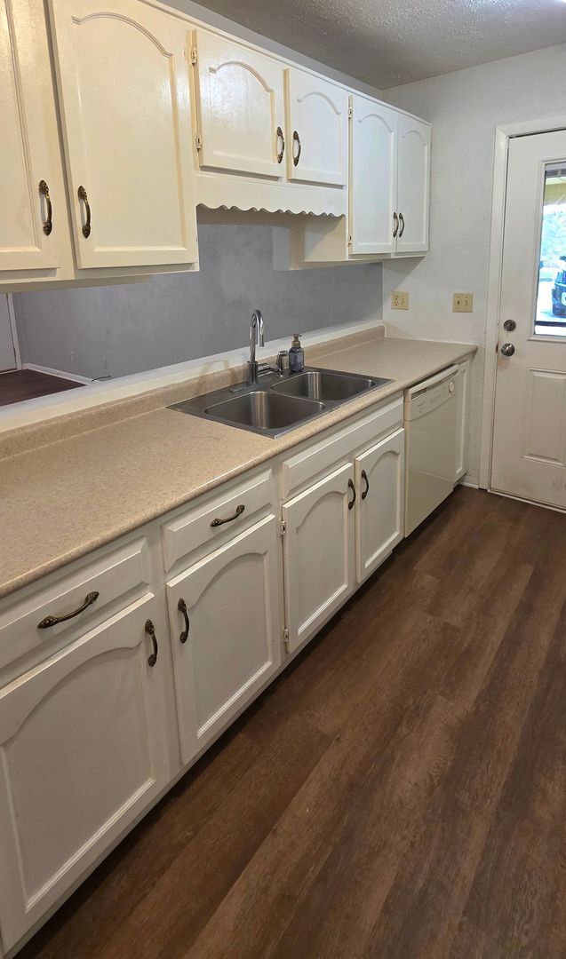 Building Photo - 2 bedroom / 2 bath *unfurnished* rental in...