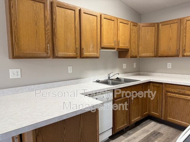 Building Photo - 2510 Amber Valley Ct S