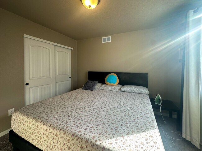 Building Photo - Grand 6bd 4ba Crystal Valley home with an in-law suite!!!