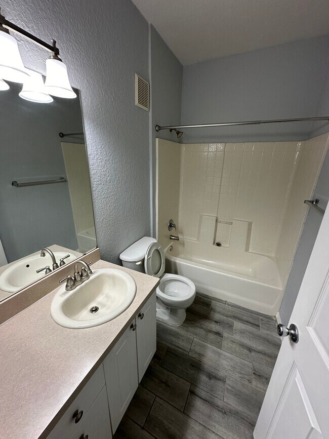 Building Photo - 875 Grand Regency Pointe