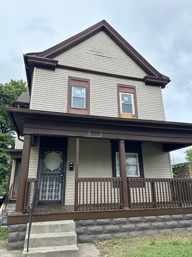 Building Photo - "5-Bedrooms, 2 Full Baths on Olive Street with 1676 sq feet!"