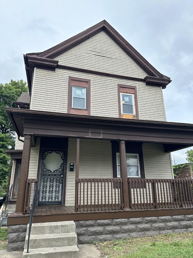 Primary Photo - "5-Bedrooms, 2 Full Baths on Olive Street with 1676 sq feet!"