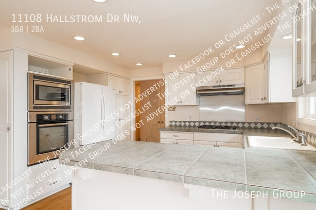 Building Photo - 11108 Hallstrom Dr