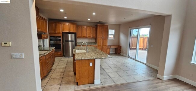 Building Photo - 1876 Tarragon Dr