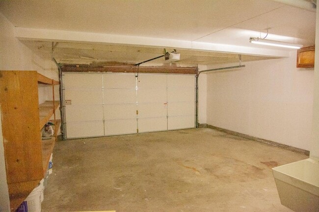 Building Photo - ? Greenbelt Access | Sauna | Updated Interior ?