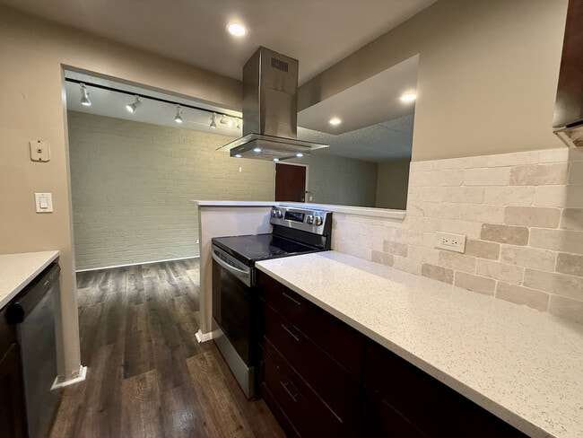 Building Photo - 3851 N Parkway Dr