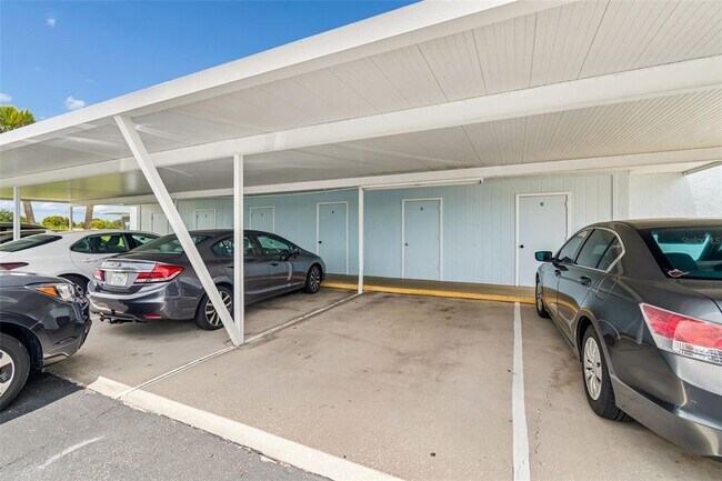 Building Photo - 11110 Carriage Hill Dr