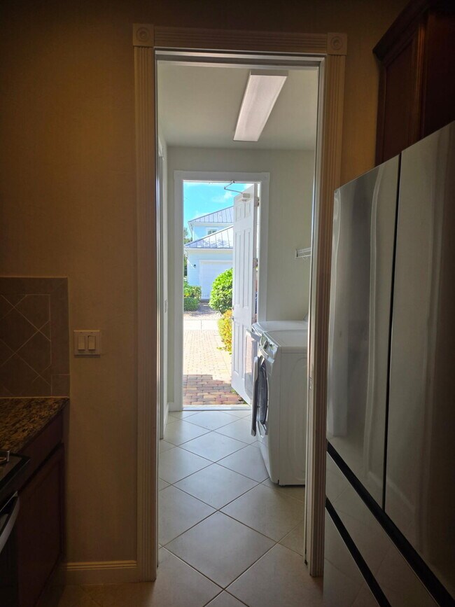 Building Photo - 3310 W Mallory Blvd